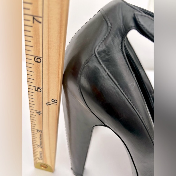 BALENCIAGA DESIGNER BLACK LEATHER PUMPS HAND MADE ITALY ALMOND TOE BUCKLE SZ 7 - Picture 16 of 16